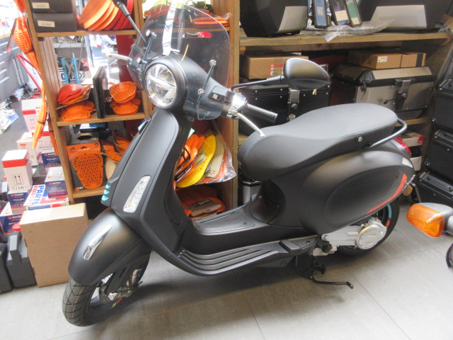 Vespa - Primavera - &euro;4150,00